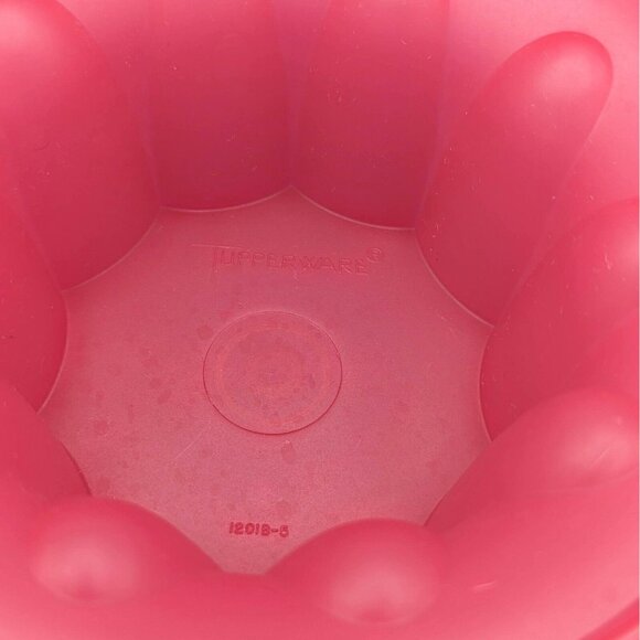 Vintage Tupperware Jello Mold with Lid & Mold Insert #1201-5 Red 1970s - Picture 3 of 3